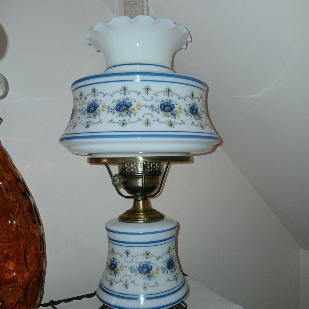Abigail Adams 3-Way Floral Glass Lamp By Quoizel 1973